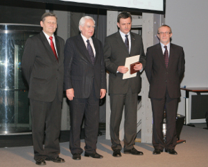 Prezes Jarosław Chudzik odbiera nagrodę MTB BUDMA 2009